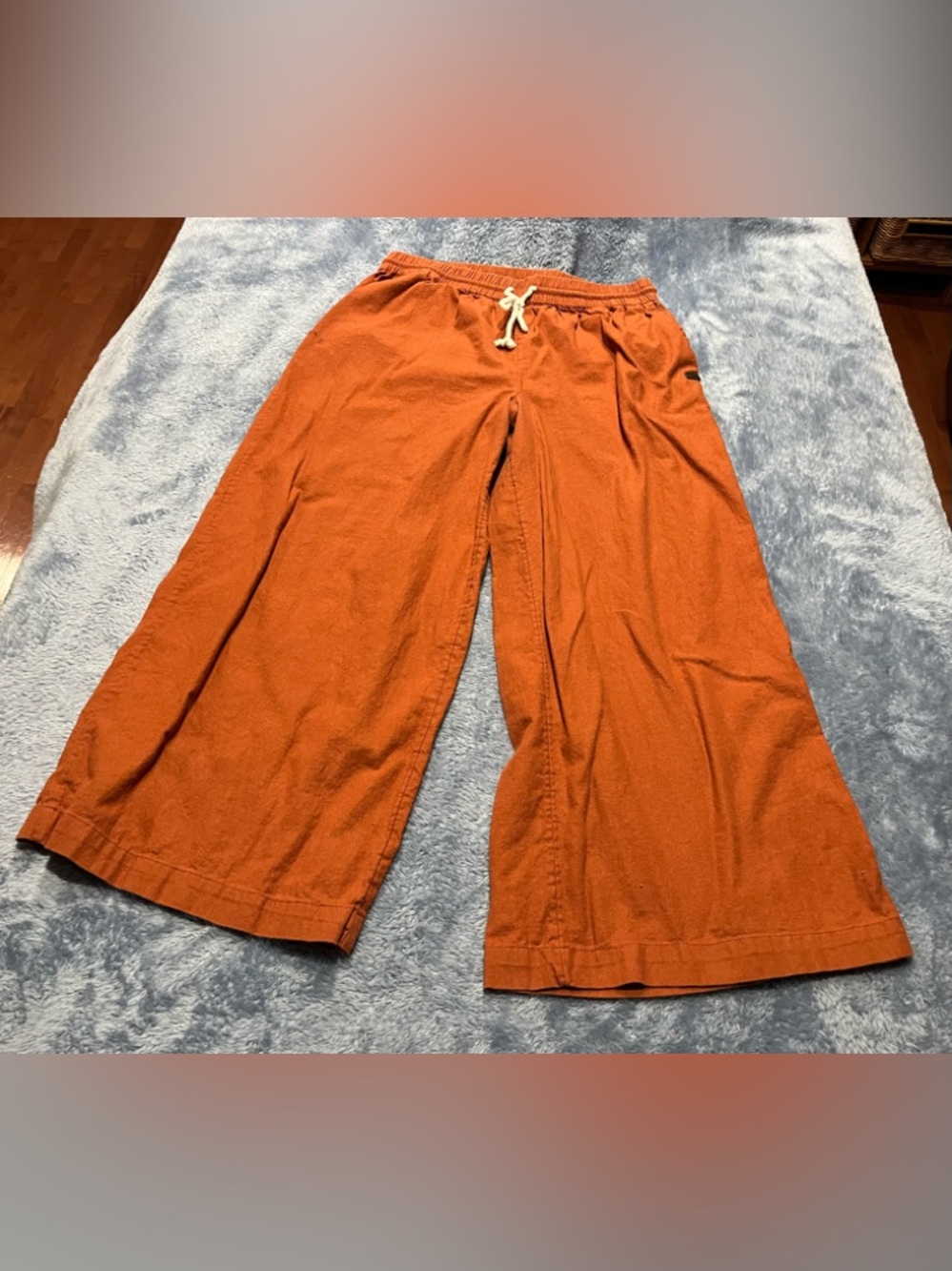 Roxy cropped wide leg pants .